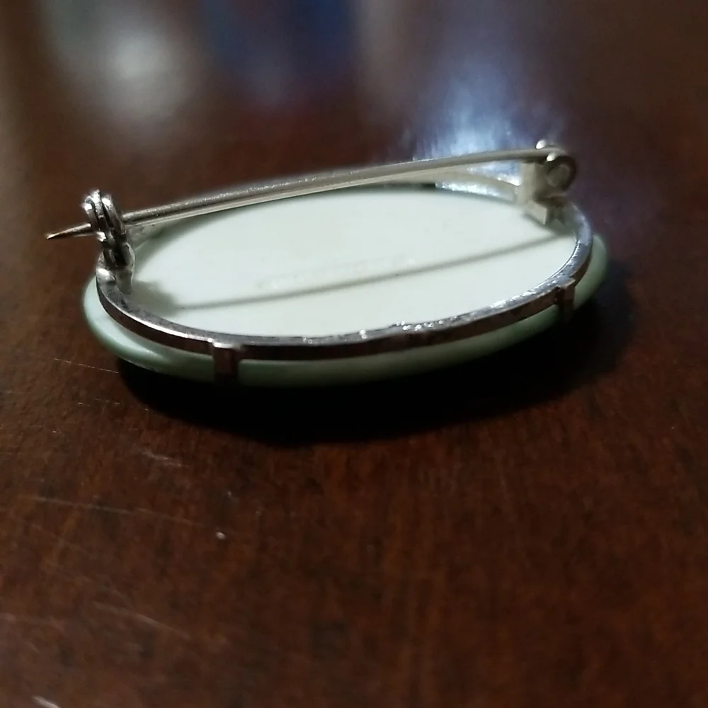Wedgwood Antique Jasperware Dip Green Brooch - Picture 7 of 9